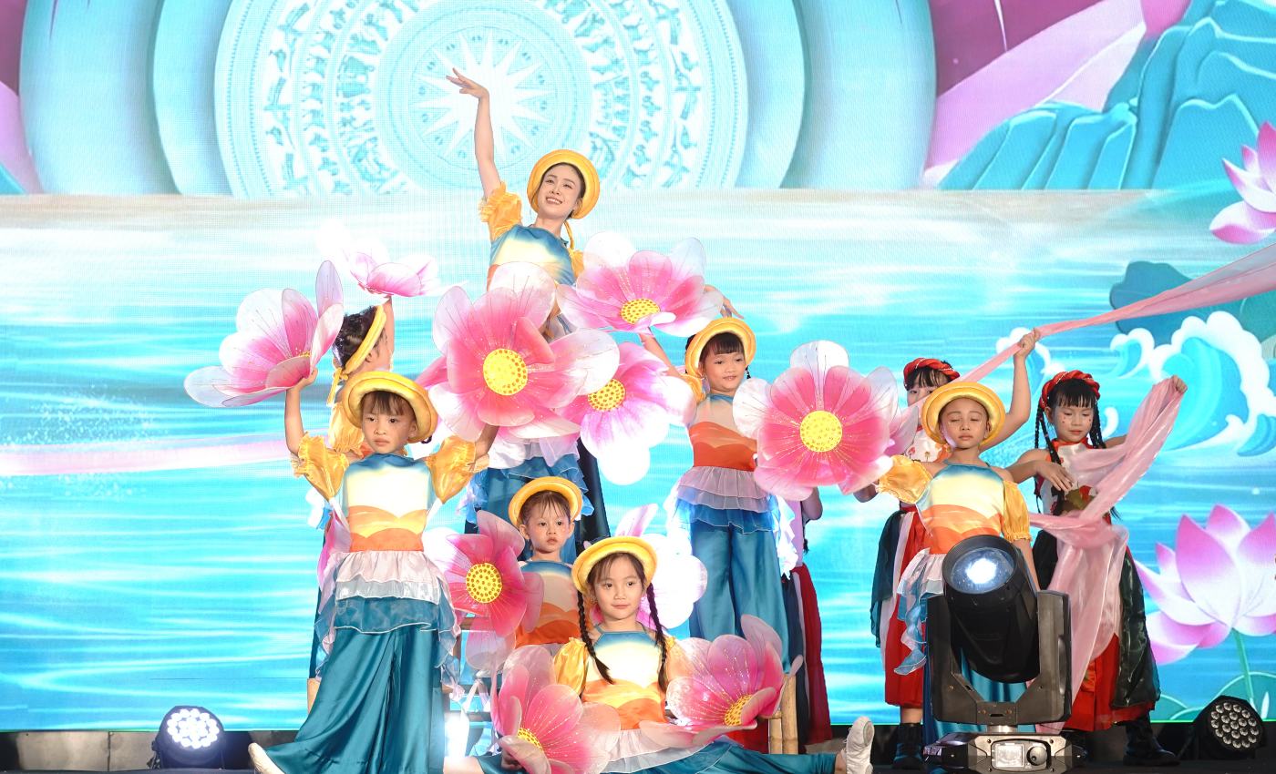 Nhiều tài năng nhí hội tụ tại Alina Dance Fest 2026 - Ảnh 2. Nhiều tài năng nhí hội tụ tại Alina Dance Fest 2026 - Ảnh 2.