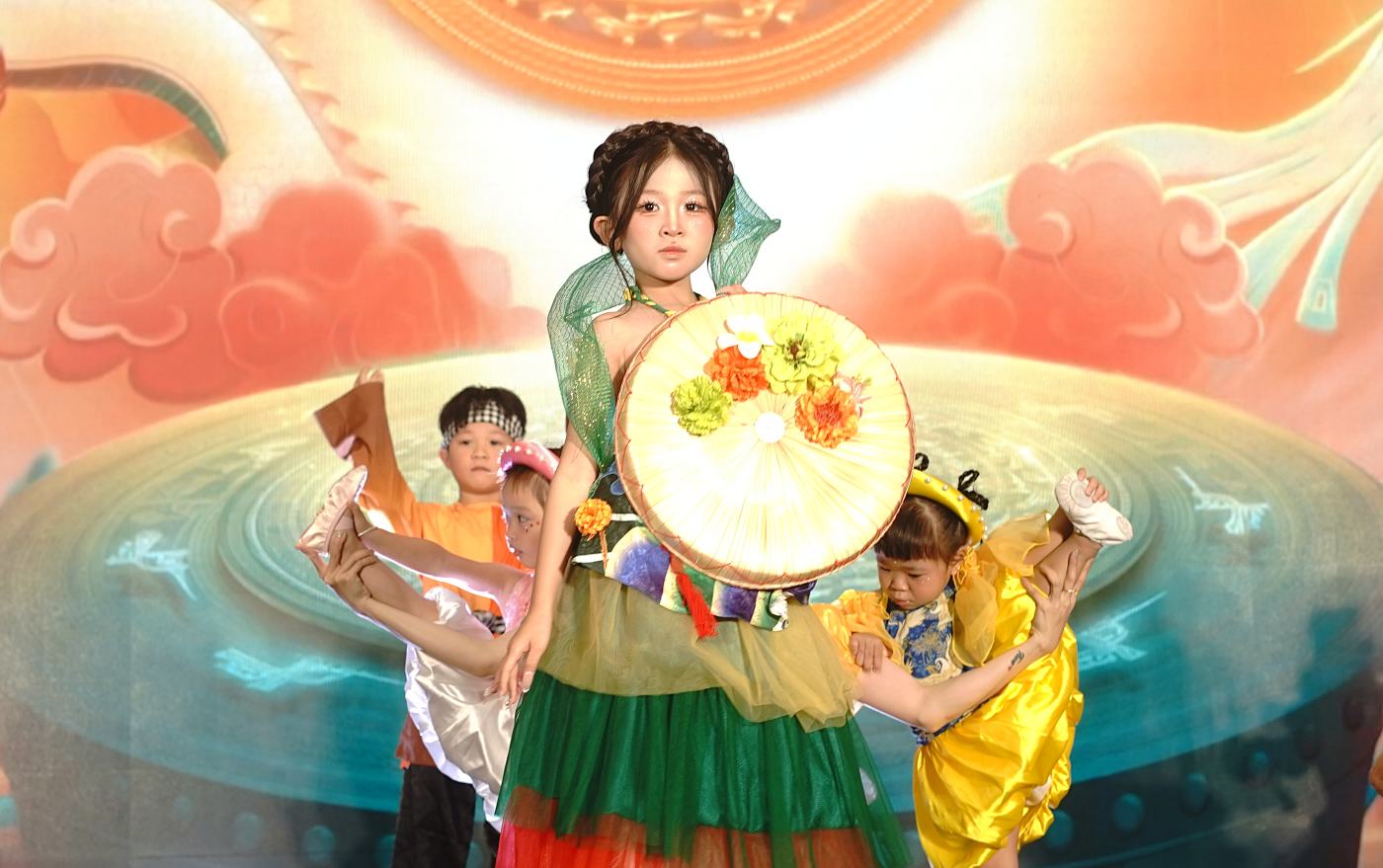 Nhiều tài năng nhí hội tụ tại Alina Dance Fest 2026 - Ảnh 1. Nhiều tài năng nhí hội tụ tại Alina Dance Fest 2026 - Ảnh 1.