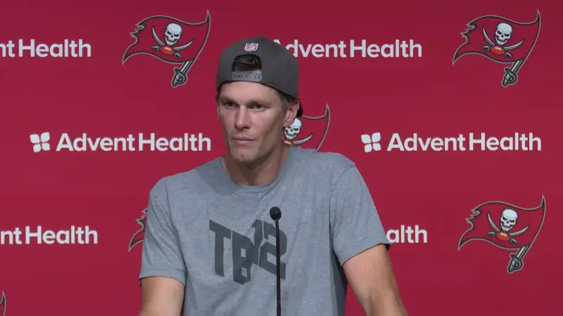 Tom Brady sụt 9kg t&agrave;n tạ sau khi vợ Si&ecirc;u mẫu Gisele Bundchen ruồng bỏ - Ảnh 2.