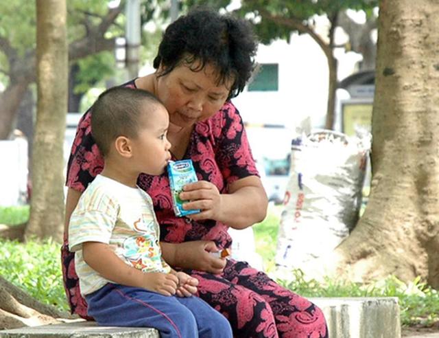 &Ocirc;ng b&agrave; chăm ch&aacute;u h&atilde;y nhớ nguy&ecirc;n tắc "4 kh&ocirc;ng" để gia trung y&ecirc;n ổn - Ảnh 1.