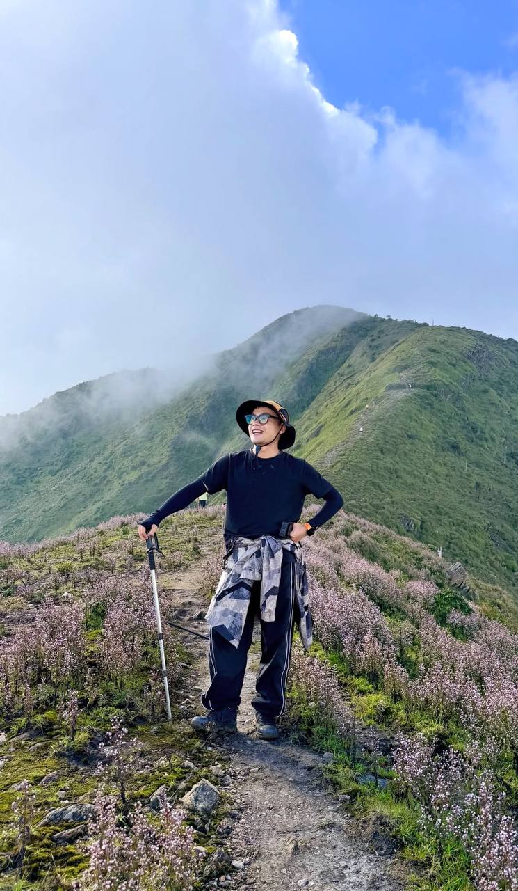 T&agrave; Ch&igrave; Nh&ugrave; m&ugrave;a hoa Chi P&acirc;u 2026: Trải nghiệm trekking tuyệt vời giữa rừng n&uacute;i - Ảnh 8.