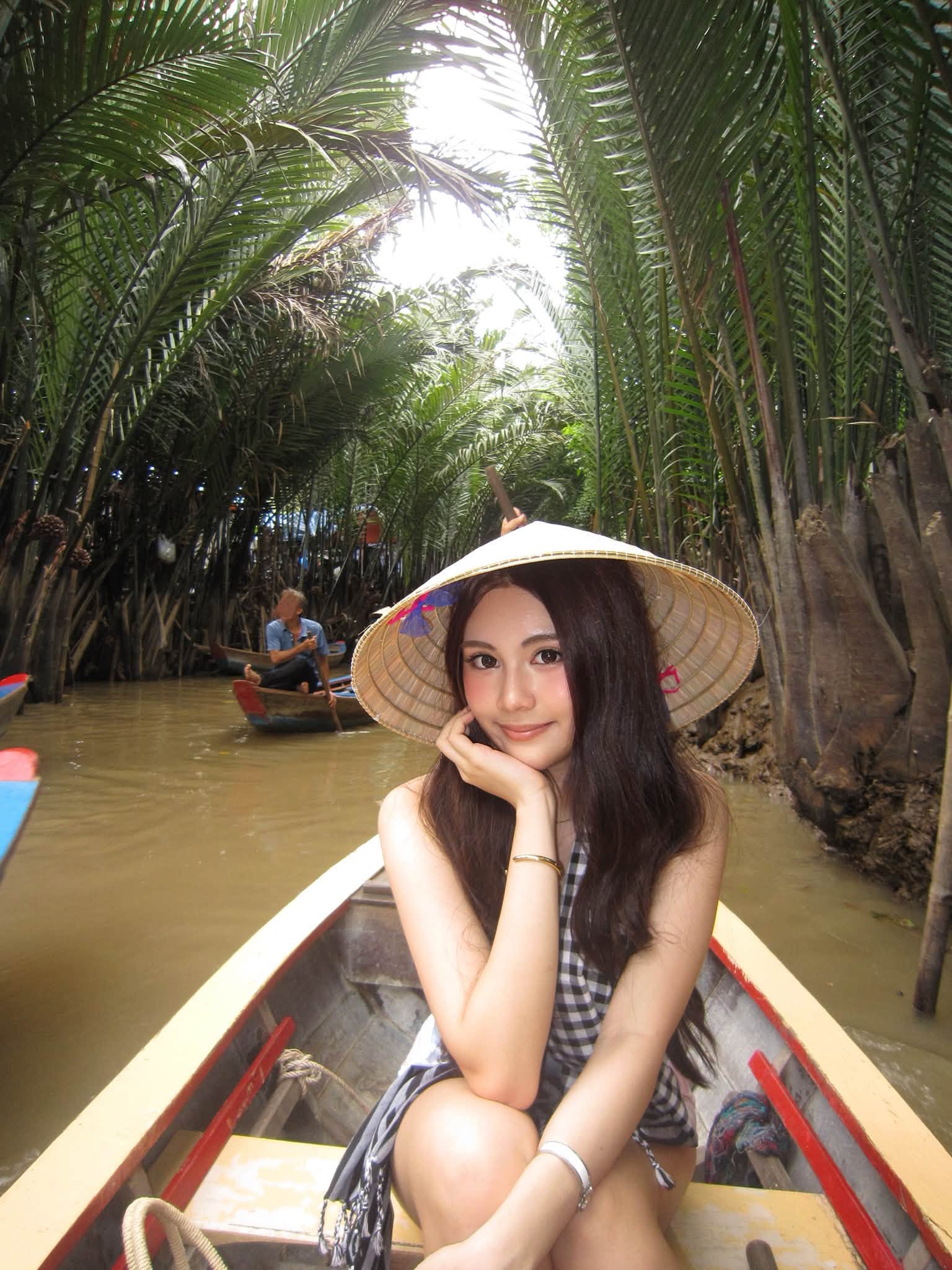 Nhan sắc tuyệt đẹp của Hạt Dẻ con gái MC Quyền Linh tại tuổi 18 - Ảnh 5. Nhan sắc tuyệt đẹp của Hạt Dẻ con gái MC Quyền Linh tại tuổi 18 - Ảnh 5.