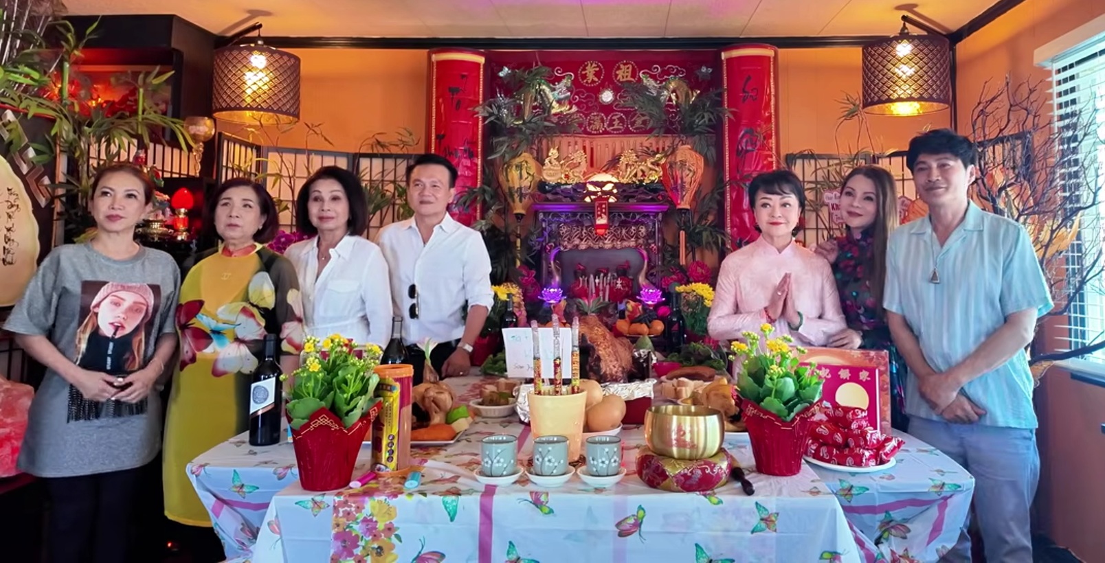 NSƯT Bảo Quốc nhắc nhở đàn em về cúng Tổ nghề không phải xin xỏ nổi tiếng - Ảnh 1. NSƯT Bảo Quốc nhắc nhở đàn em về cúng Tổ nghề không phải xin xỏ nổi tiếng - Ảnh 1.