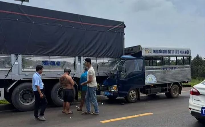 Tai nạn giao th&ocirc;ng xe tải tập l&aacute;i va chạm xe m&aacute;y ở Gia Lai , 1 người tử vong - Ảnh 2.