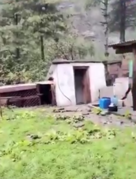 Kinh hoàng cảnh sườn núi ở Nepal đổ sập xuống sông trong 6 giây - Ảnh 3. Kinh hoàng cảnh sườn núi ở Nepal đổ sập xuống sông trong 6 giây - Ảnh 3.