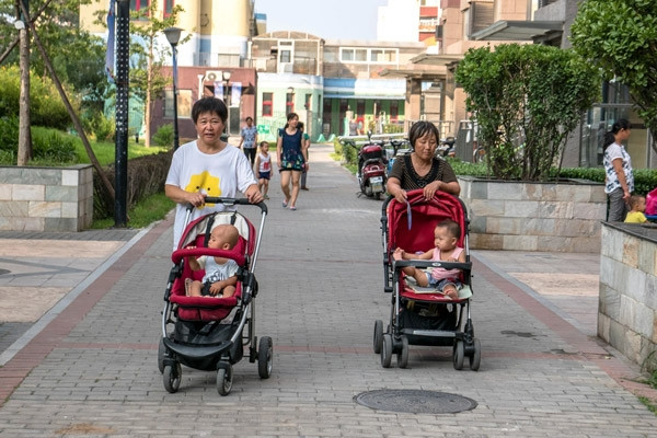 &Ocirc;ng b&agrave; chăm ch&aacute;u h&atilde;y nhớ nguy&ecirc;n tắc "4 kh&ocirc;ng" để gia trung y&ecirc;n ổn - Ảnh 2.