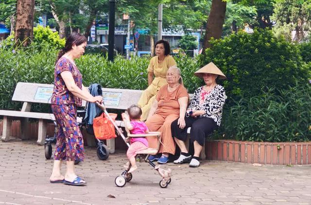 &Ocirc;ng b&agrave; chăm ch&aacute;u h&atilde;y nhớ nguy&ecirc;n tắc "4 kh&ocirc;ng" để gia trung y&ecirc;n ổn - Ảnh 3.