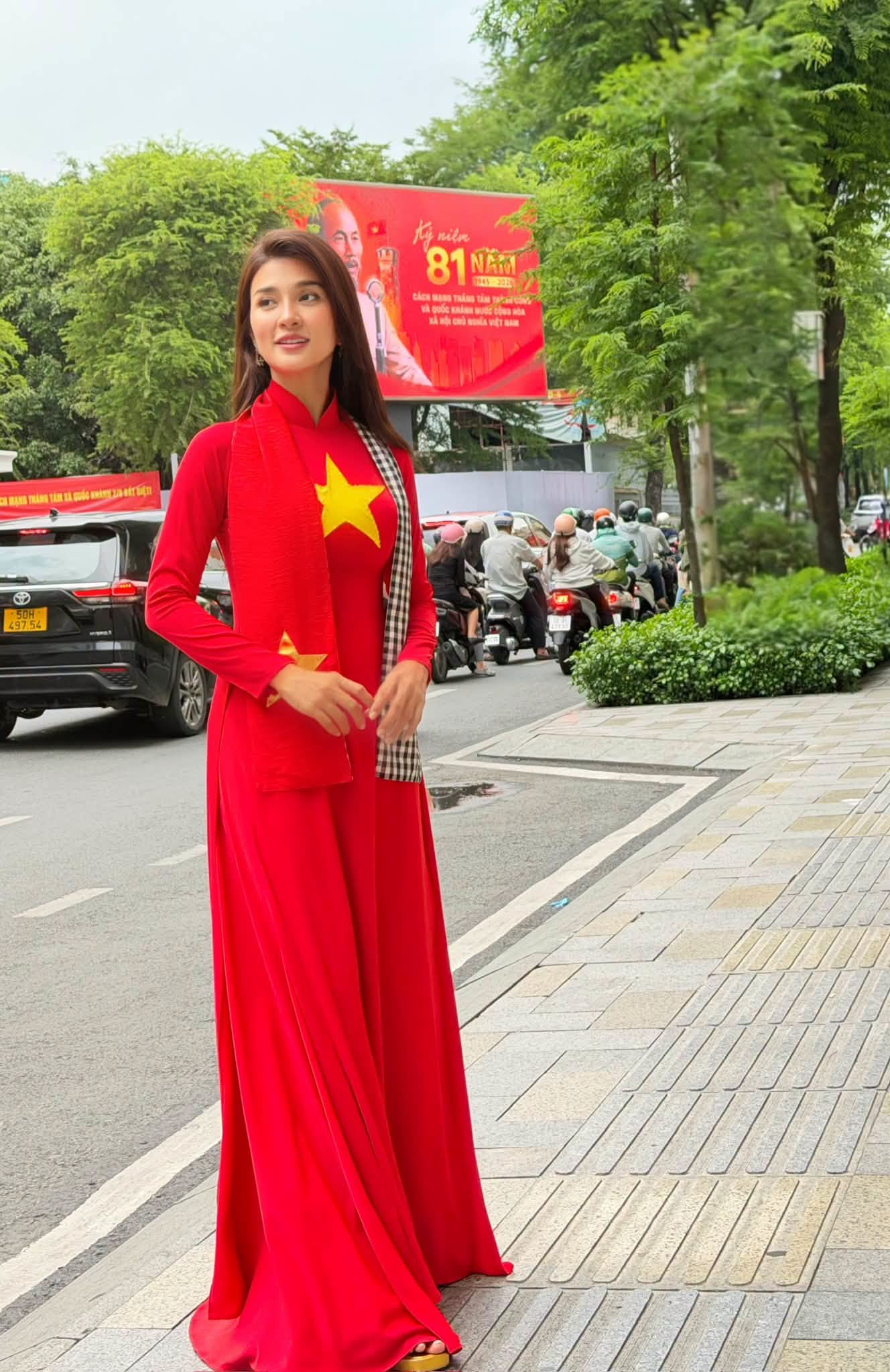 Kim Tuyến tỏa s&aacute;ng trong &aacute;o d&agrave;i đỏ sao v&agrave;ng ch&agrave;o mừng Quốc kh&aacute;nh 2 / 9 - Ảnh 5.