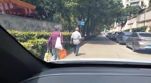 Đang viral MXH Trung Quốc: &ldquo;Em thấy kh&ocirc;ng, đừng mong thay đổi một người" - Ảnh 1.