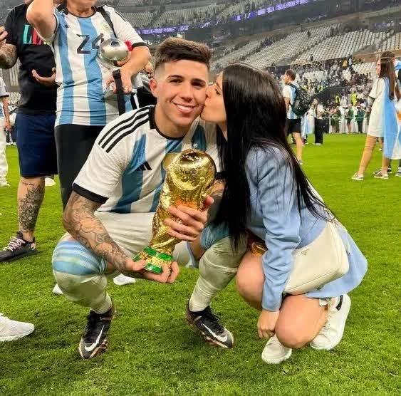 Enzo Fernandez và Valentina Cervantes: Cuộc tình đầy sóng gió sau chia tay - Ảnh 1. Enzo Fernandez và Valentina Cervantes: Cuộc tình đầy sóng gió sau chia tay - Ảnh 1.