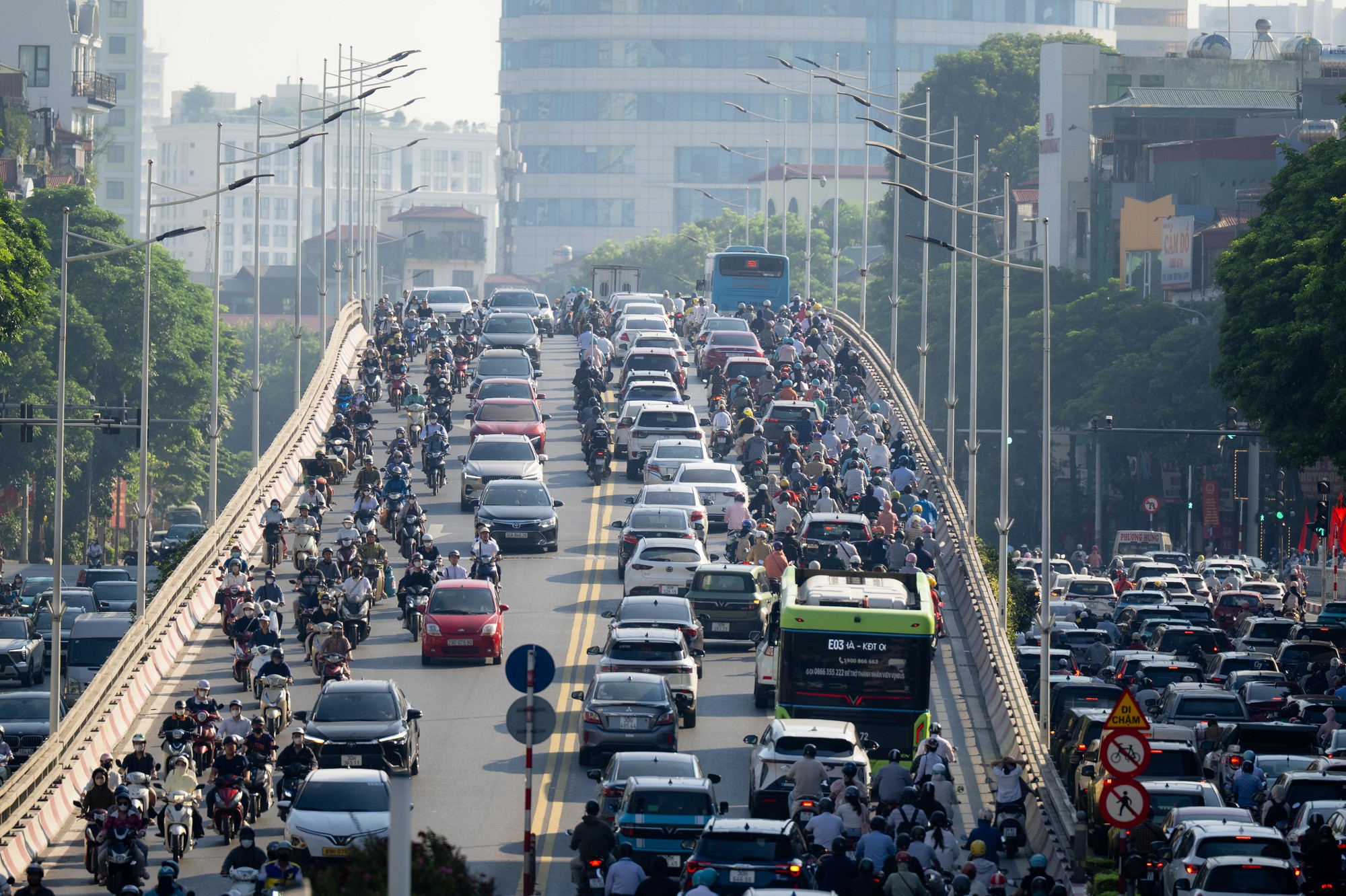 Ùn tắc giao thông Hà Nội và TP . HCM sau kỳ nghỉ lễ Quốc khánh 2026 - Ảnh 4. Ùn tắc giao thông Hà Nội và TP . HCM sau kỳ nghỉ lễ Quốc khánh 2026 - Ảnh 4.