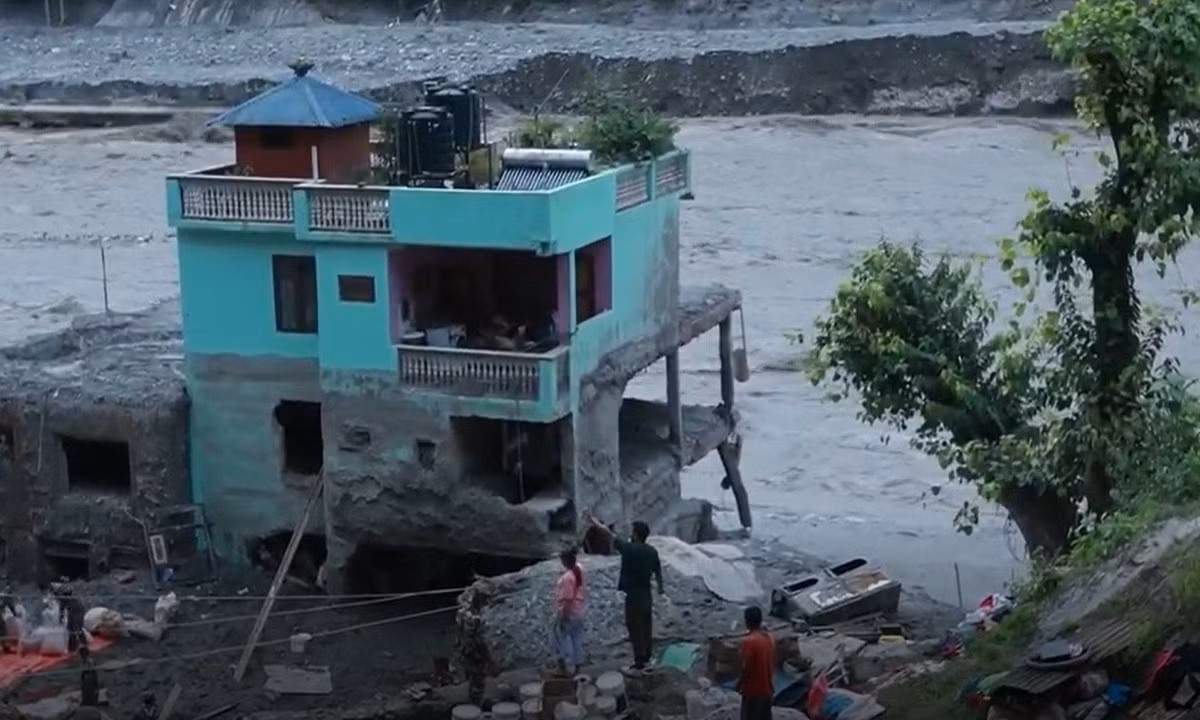 Căn nhà xanh sống sót qua trận lũ lớn ở Nepal như thế nào? - Ảnh 4. Căn nhà xanh sống sót qua trận lũ lớn ở Nepal như thế nào? - Ảnh 4.
