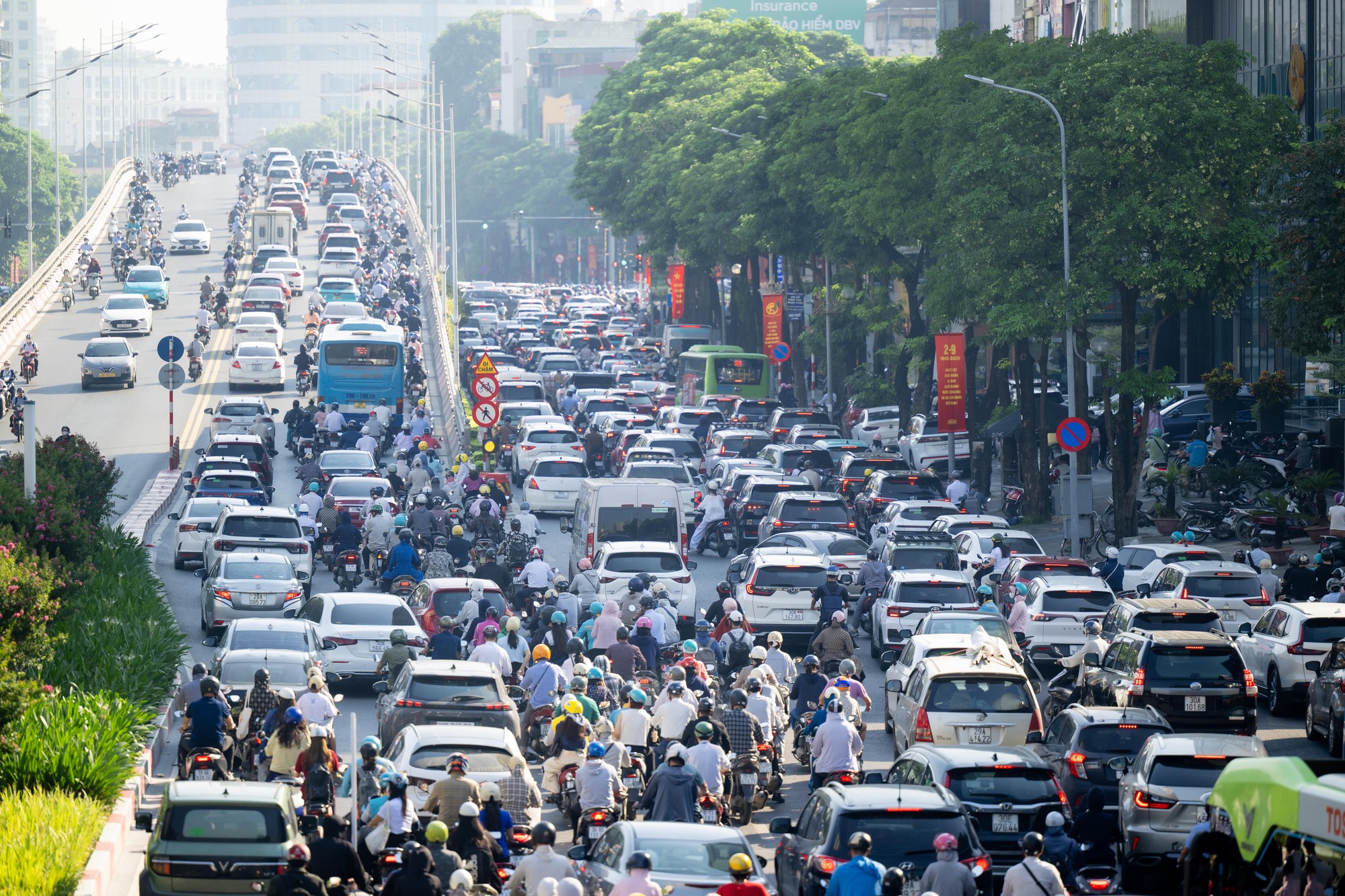Ùn tắc giao thông Hà Nội và TP . HCM sau kỳ nghỉ lễ Quốc khánh 2026 - Ảnh 1. Ùn tắc giao thông Hà Nội và TP . HCM sau kỳ nghỉ lễ Quốc khánh 2026 - Ảnh 1.