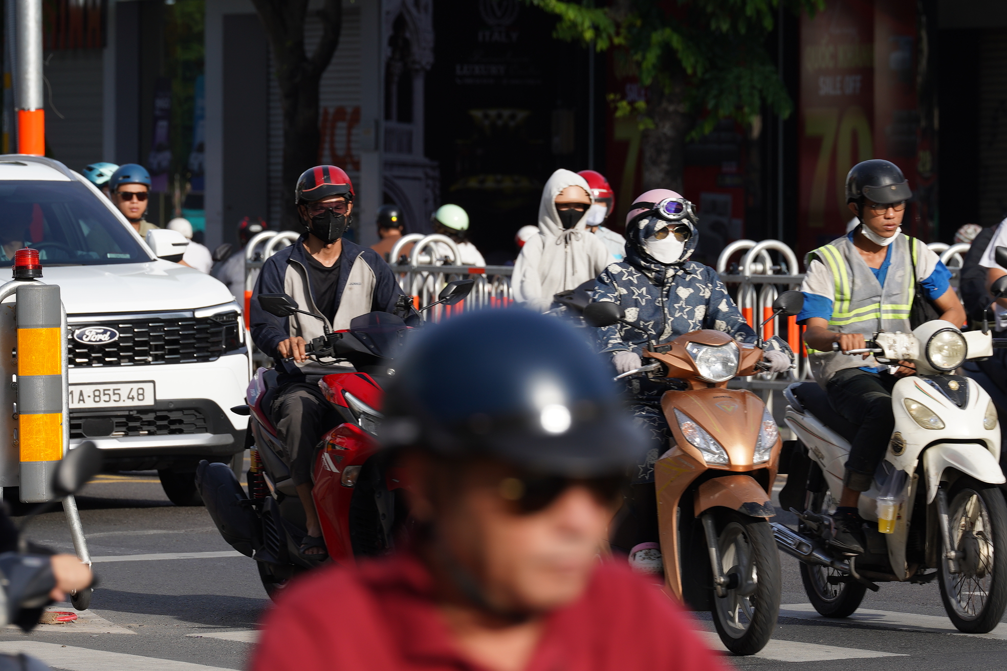 Ùn tắc giao thông Hà Nội và TP . HCM sau kỳ nghỉ lễ Quốc khánh 2026 - Ảnh 16. Ùn tắc giao thông Hà Nội và TP . HCM sau kỳ nghỉ lễ Quốc khánh 2026 - Ảnh 16.