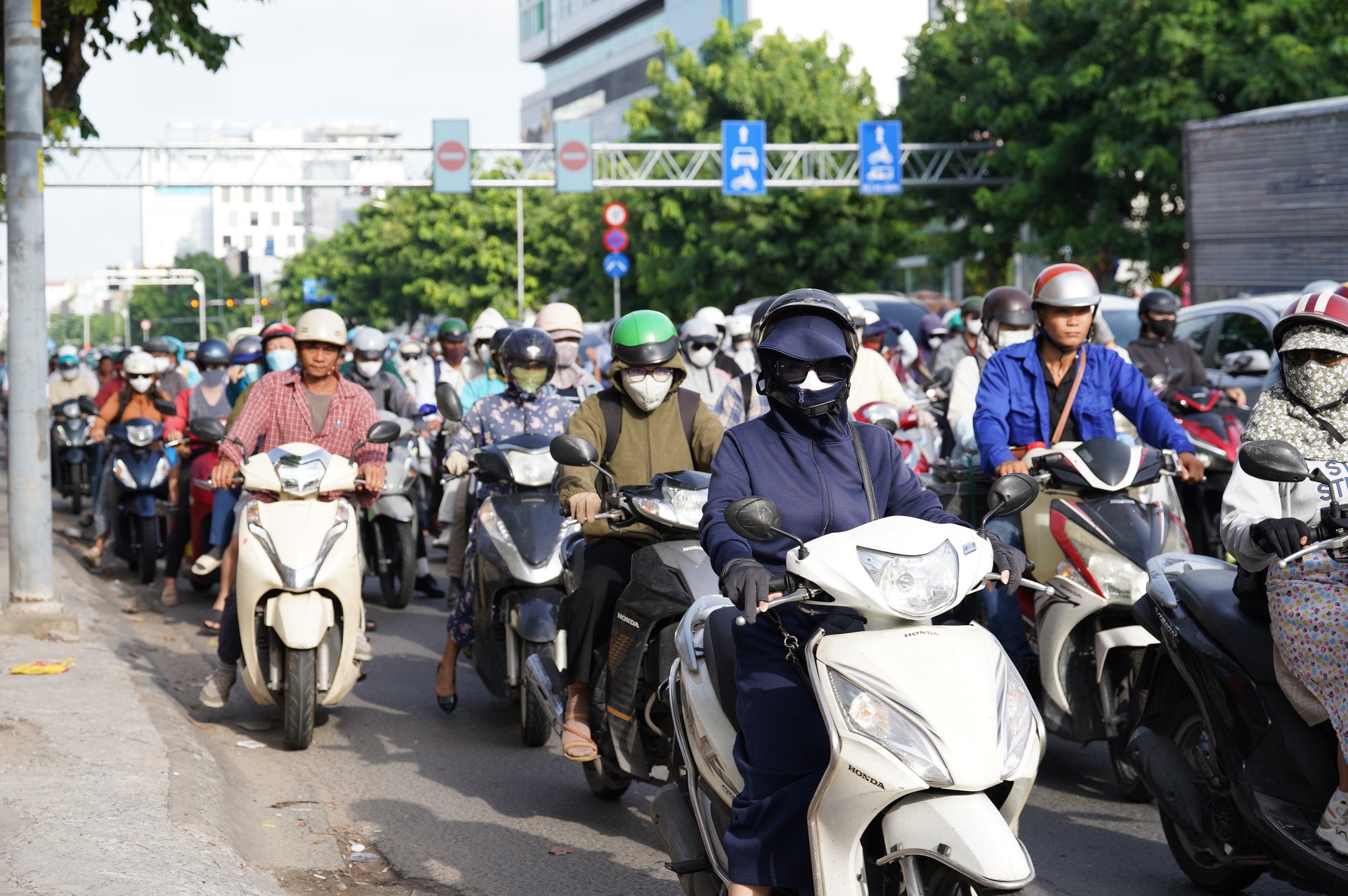 Ùn tắc giao thông Hà Nội và TP . HCM sau kỳ nghỉ lễ Quốc khánh 2026 - Ảnh 22. Ùn tắc giao thông Hà Nội và TP . HCM sau kỳ nghỉ lễ Quốc khánh 2026 - Ảnh 22.