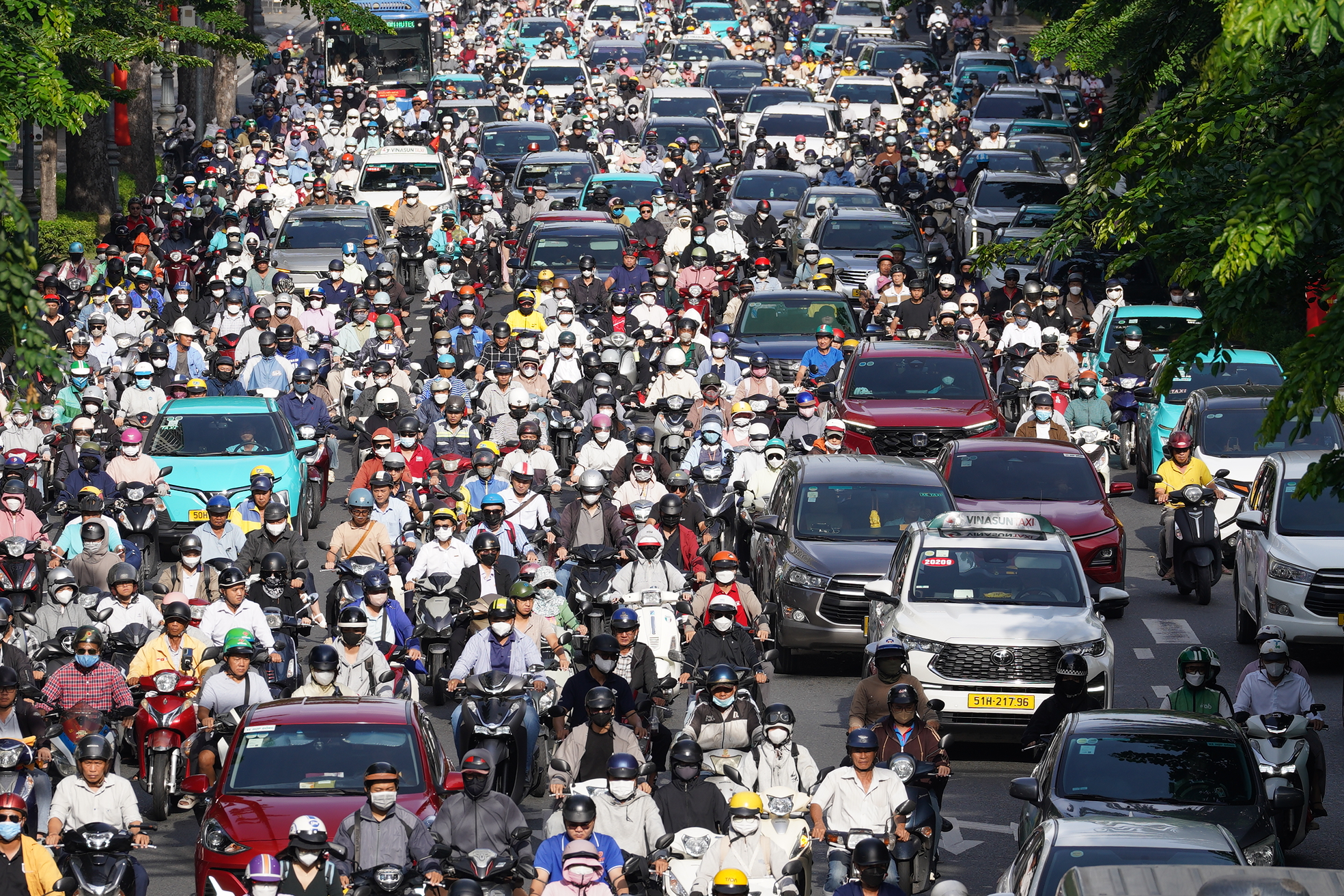 Ùn tắc giao thông Hà Nội và TP . HCM sau kỳ nghỉ lễ Quốc khánh 2026 - Ảnh 12. Ùn tắc giao thông Hà Nội và TP . HCM sau kỳ nghỉ lễ Quốc khánh 2026 - Ảnh 12.