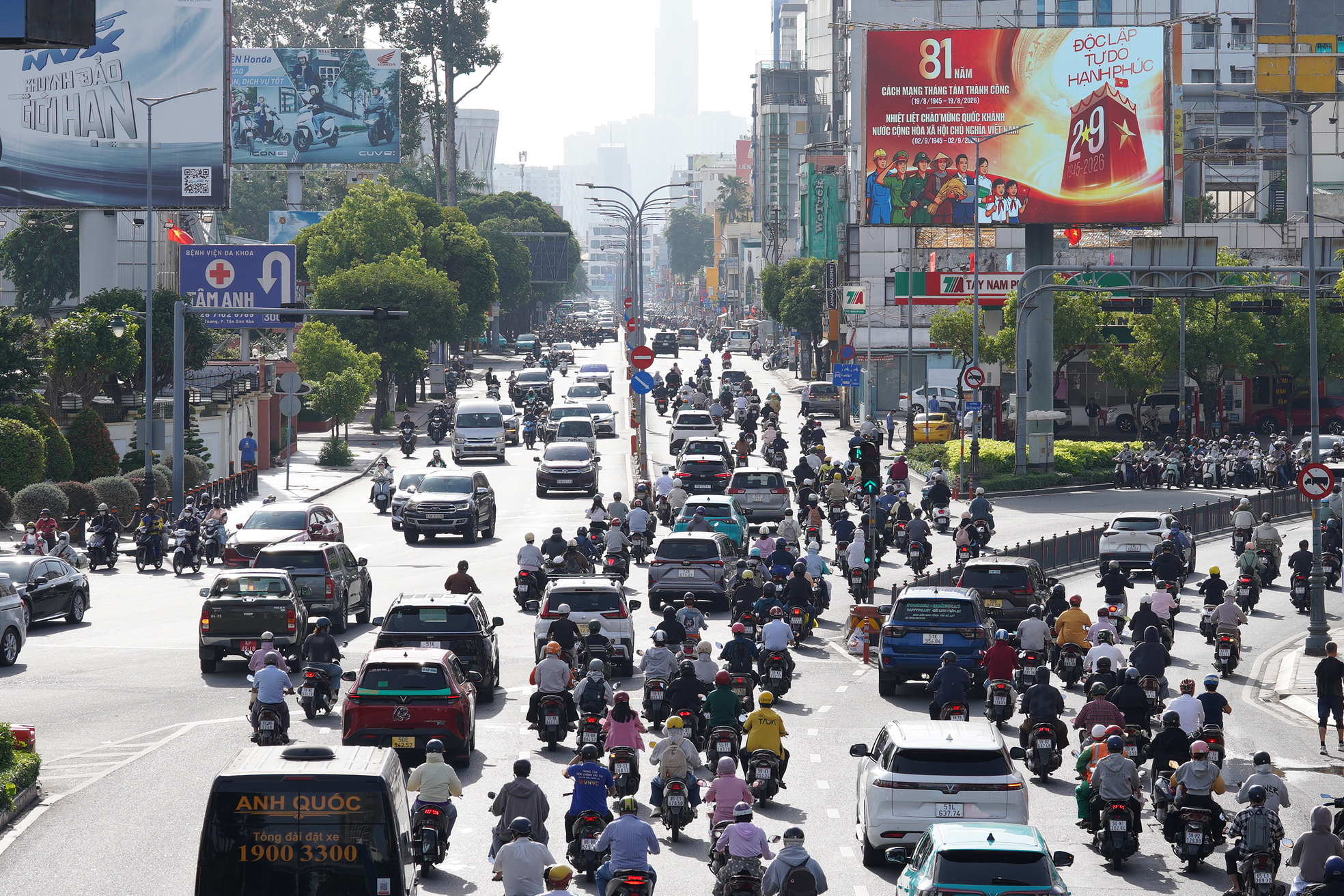 Ùn tắc giao thông Hà Nội và TP . HCM sau kỳ nghỉ lễ Quốc khánh 2026 - Ảnh 15. Ùn tắc giao thông Hà Nội và TP . HCM sau kỳ nghỉ lễ Quốc khánh 2026 - Ảnh 15.
