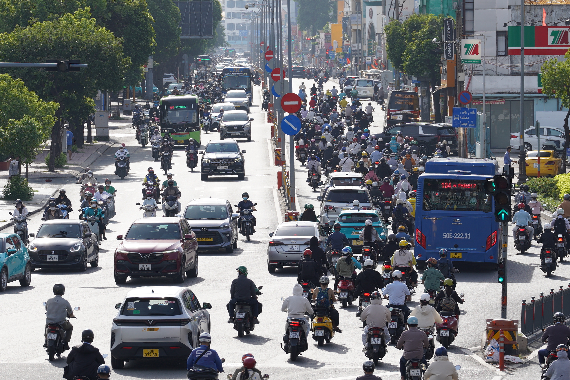 Ùn tắc giao thông Hà Nội và TP . HCM sau kỳ nghỉ lễ Quốc khánh 2026 - Ảnh 19. Ùn tắc giao thông Hà Nội và TP . HCM sau kỳ nghỉ lễ Quốc khánh 2026 - Ảnh 19.