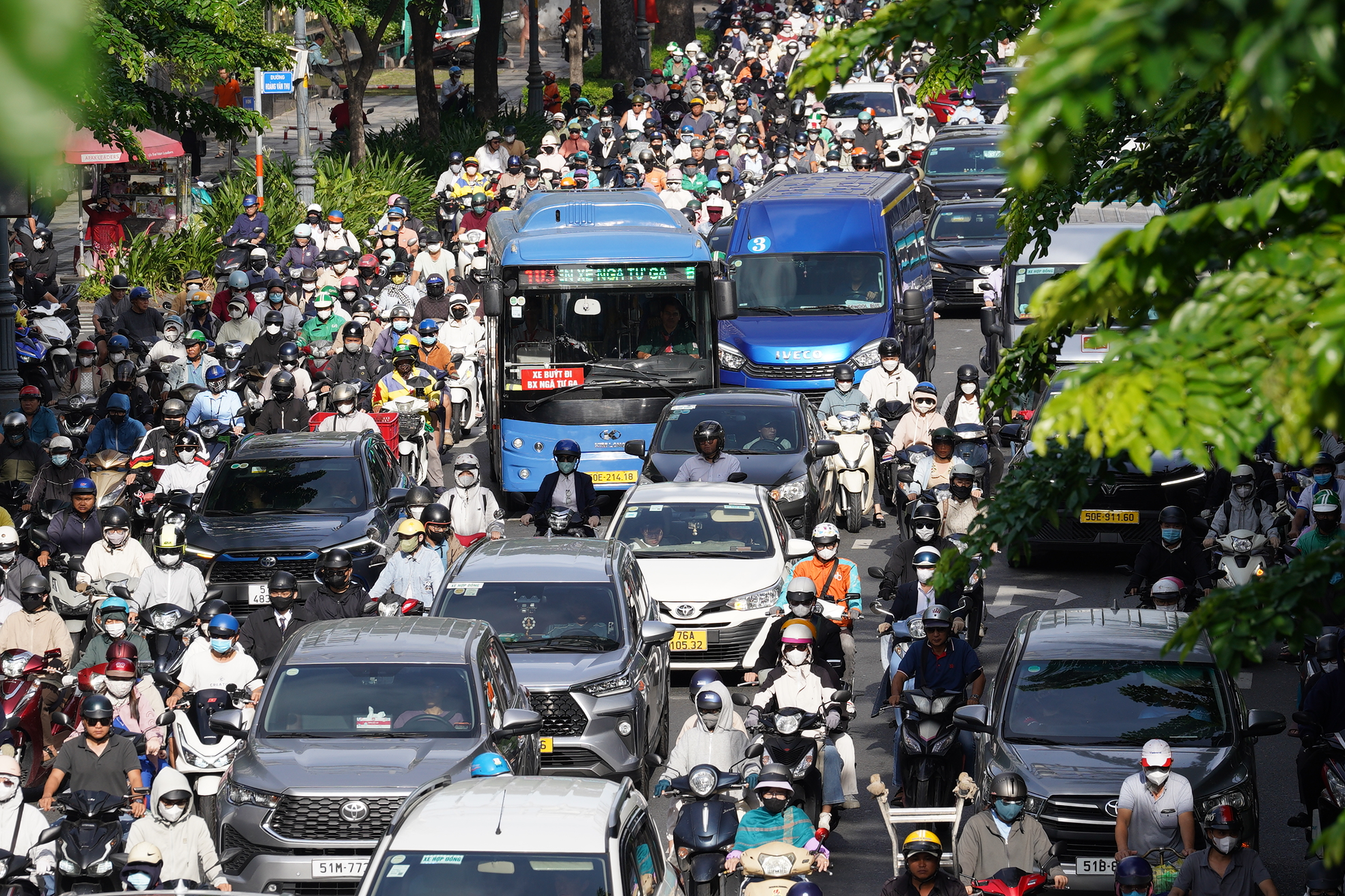 Ùn tắc giao thông Hà Nội và TP . HCM sau kỳ nghỉ lễ Quốc khánh 2026 - Ảnh 18. Ùn tắc giao thông Hà Nội và TP . HCM sau kỳ nghỉ lễ Quốc khánh 2026 - Ảnh 18.