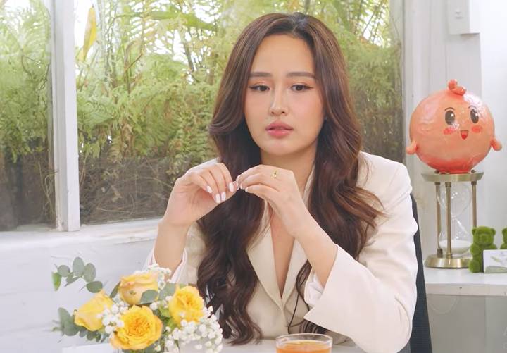 Hoa hậu gi&agrave;u bậc nhất Việt Nam 38 chưa chồng con, đăng status d&agrave;i 6 chữ - Ảnh 1.