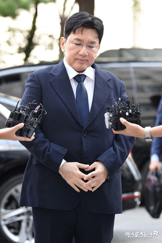 Bang Shi Hyuk bị truy tố h&igrave;nh sự v&igrave; lừa đảo T&agrave;i ch&iacute;nh trong vụ HYBE năm 2026 - Ảnh 2.
