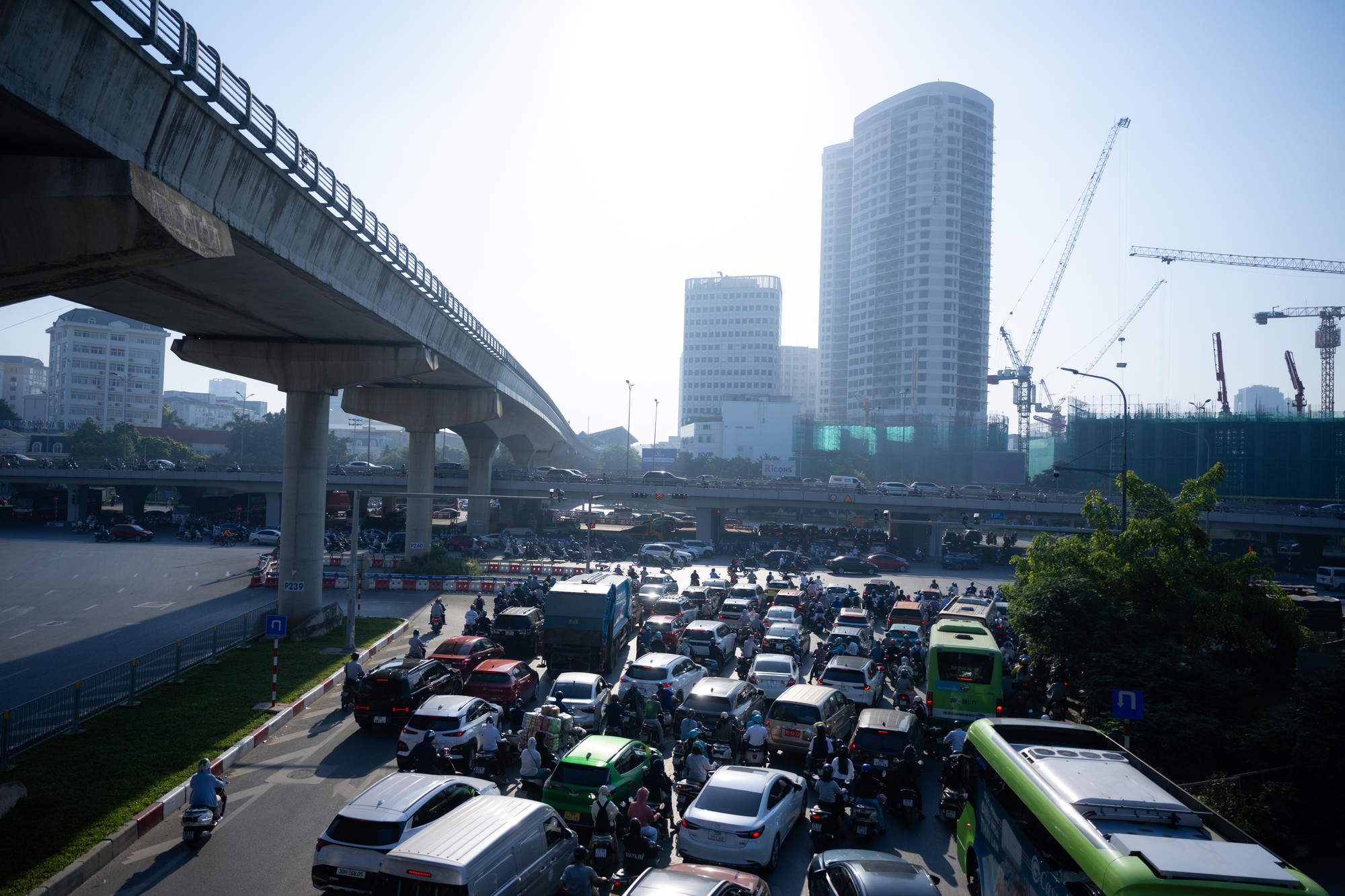 Ùn tắc giao thông Hà Nội và TP . HCM sau kỳ nghỉ lễ Quốc khánh 2026 - Ảnh 8. Ùn tắc giao thông Hà Nội và TP . HCM sau kỳ nghỉ lễ Quốc khánh 2026 - Ảnh 8.