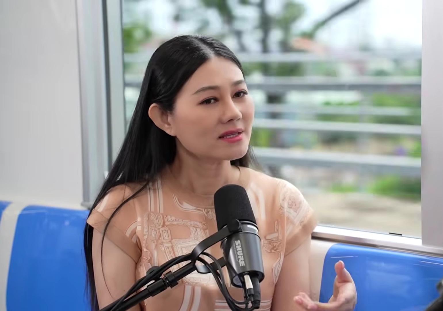 Hậu duệ gia tộc lẫy lừng miền Nam được phong NSND sớm - Ảnh 2. Hậu duệ gia tộc lẫy lừng miền Nam được phong NSND sớm - Ảnh 2.