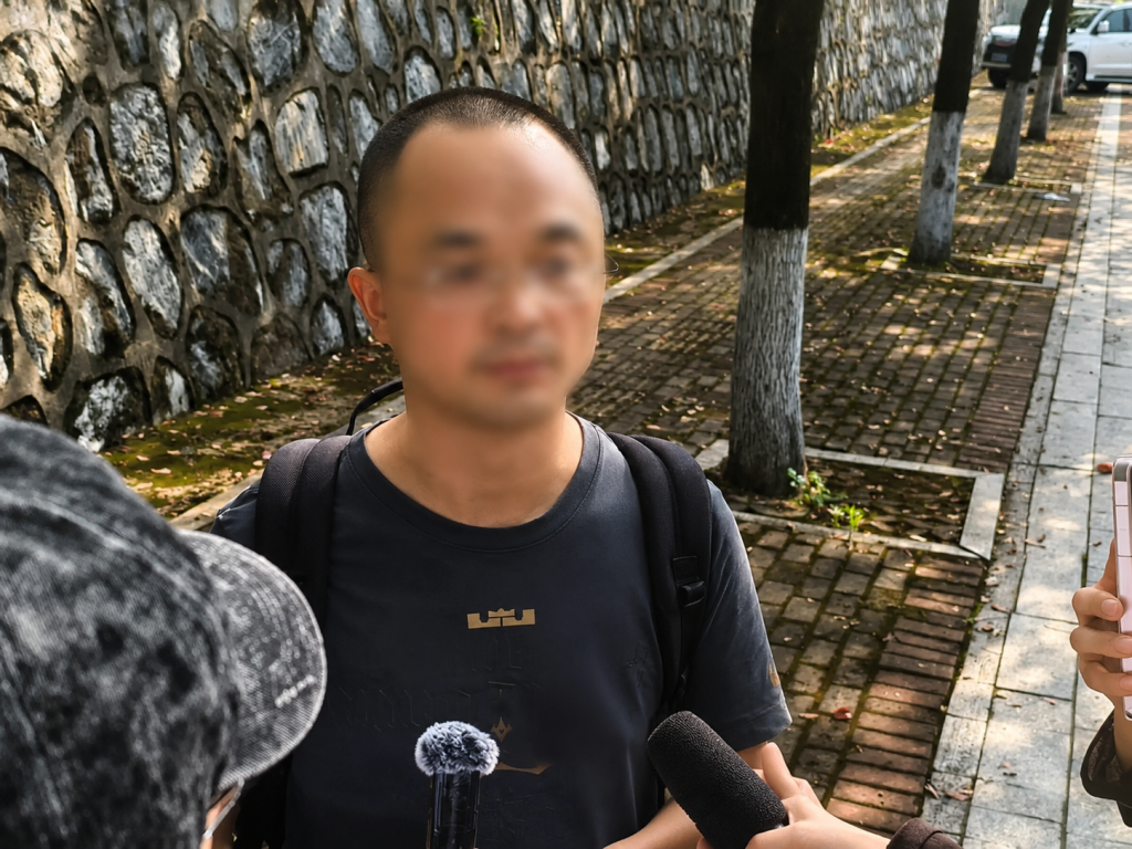 Vụ em trai tố anh sinh đôi "mạo danh" mình thi đại học, người mẹ lên tiếng - Ảnh 3. Vụ em trai tố anh sinh đôi "mạo danh" mình thi đại học, người mẹ lên tiếng - Ảnh 3.
