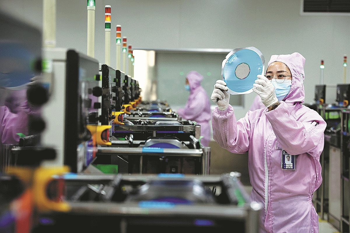 Sản xuất chip Trung Quốc vẫn tụt hậu 22 năm so với c&ocirc;ng nghệ ASML năm 2026 - Ảnh 2.