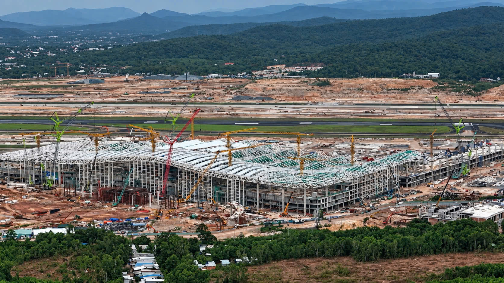 Mở rộng s&acirc;n bay Ph&uacute; Quốc đ&oacute;n APEC 2027 với 7 . 600 C&ocirc;ng nh&acirc;n thi c&ocirc;ng ng&agrave;y đ&ecirc;m - Ảnh 3.