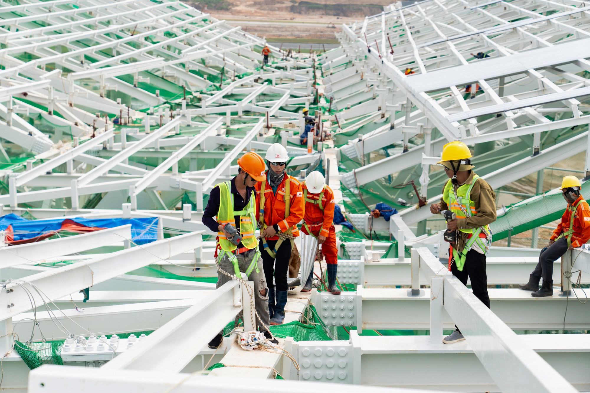 Mở rộng s&acirc;n bay Ph&uacute; Quốc đ&oacute;n APEC 2027 với 7 . 600 C&ocirc;ng nh&acirc;n thi c&ocirc;ng ng&agrave;y đ&ecirc;m - Ảnh 4.