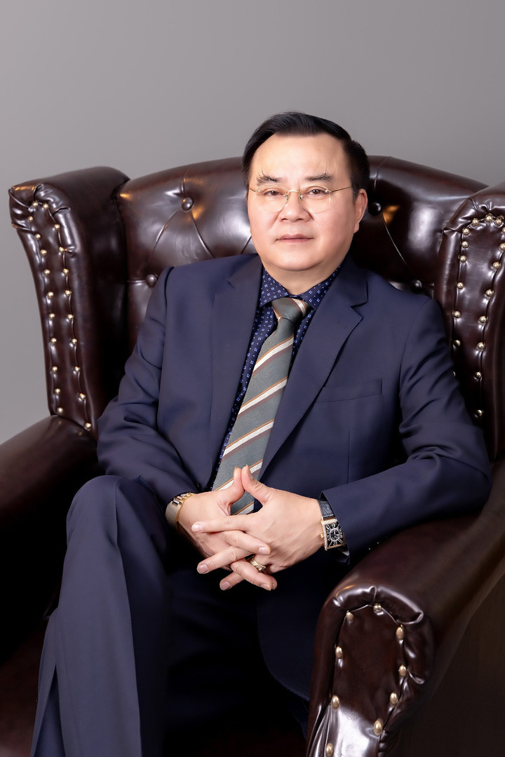 NSND Quốc Trượng nghỉ hưu ở tuổi 58 , sống trong biệt thự sang trọng tại Hà Nội - Ảnh 1.