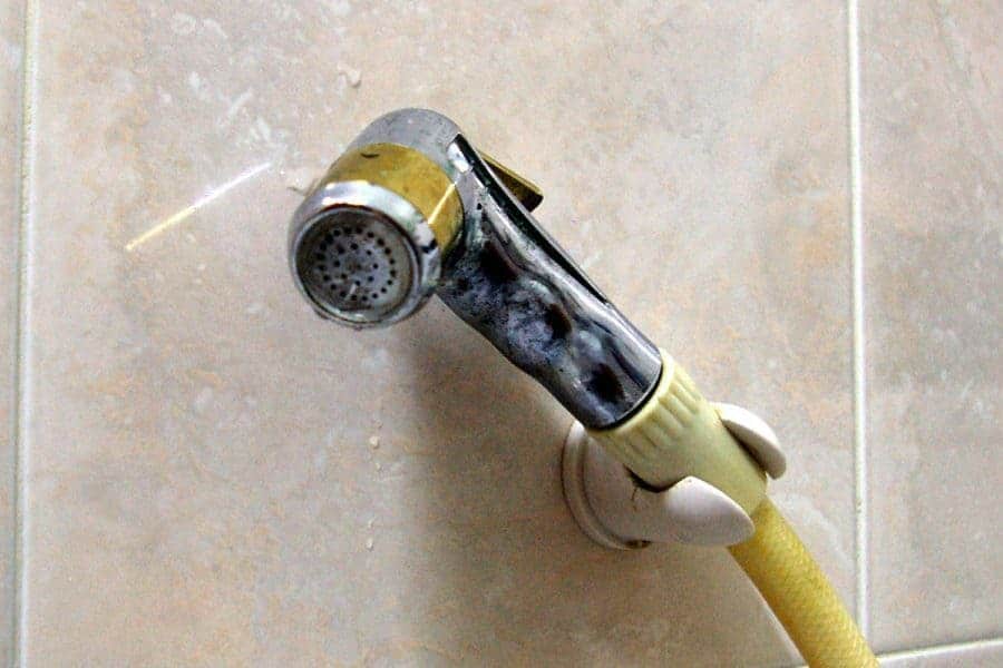 Tại sao vòi xịt vệ sinh lại phổ biến ở Việt Nam nhưng vắng bóng tại Âu Mỹ? - Ảnh 1.