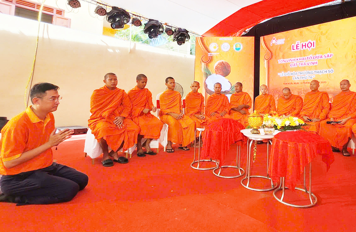 Thưởng thức b&aacute;nh canh dừa s&aacute;p độc đ&aacute;o tại Bảo t&agrave;ng dừa s&aacute;p Tr&agrave; Vinh - Ảnh 9.