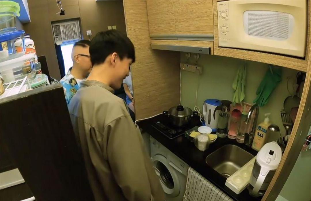 Phòng trọ 9 m² độc đáo thu hút 5 triệu lượt xem về cách sống tối ưu không gian - Ảnh 8. Phòng trọ 9 m² độc đáo thu hút 5 triệu lượt xem về cách sống tối ưu không gian - Ảnh 8.