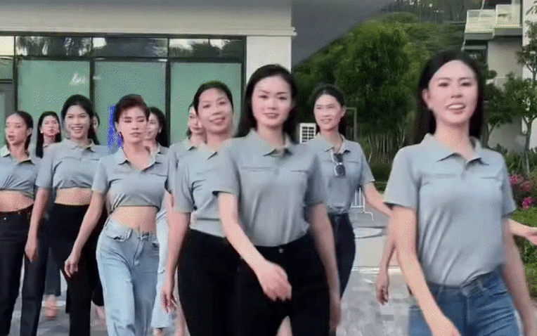 D&agrave;n th&iacute; sinh Miss Universe Việt Nam 2026 bị ch&ecirc; giống c&ocirc;ng nh&acirc;n tan ca - Ảnh 1.
