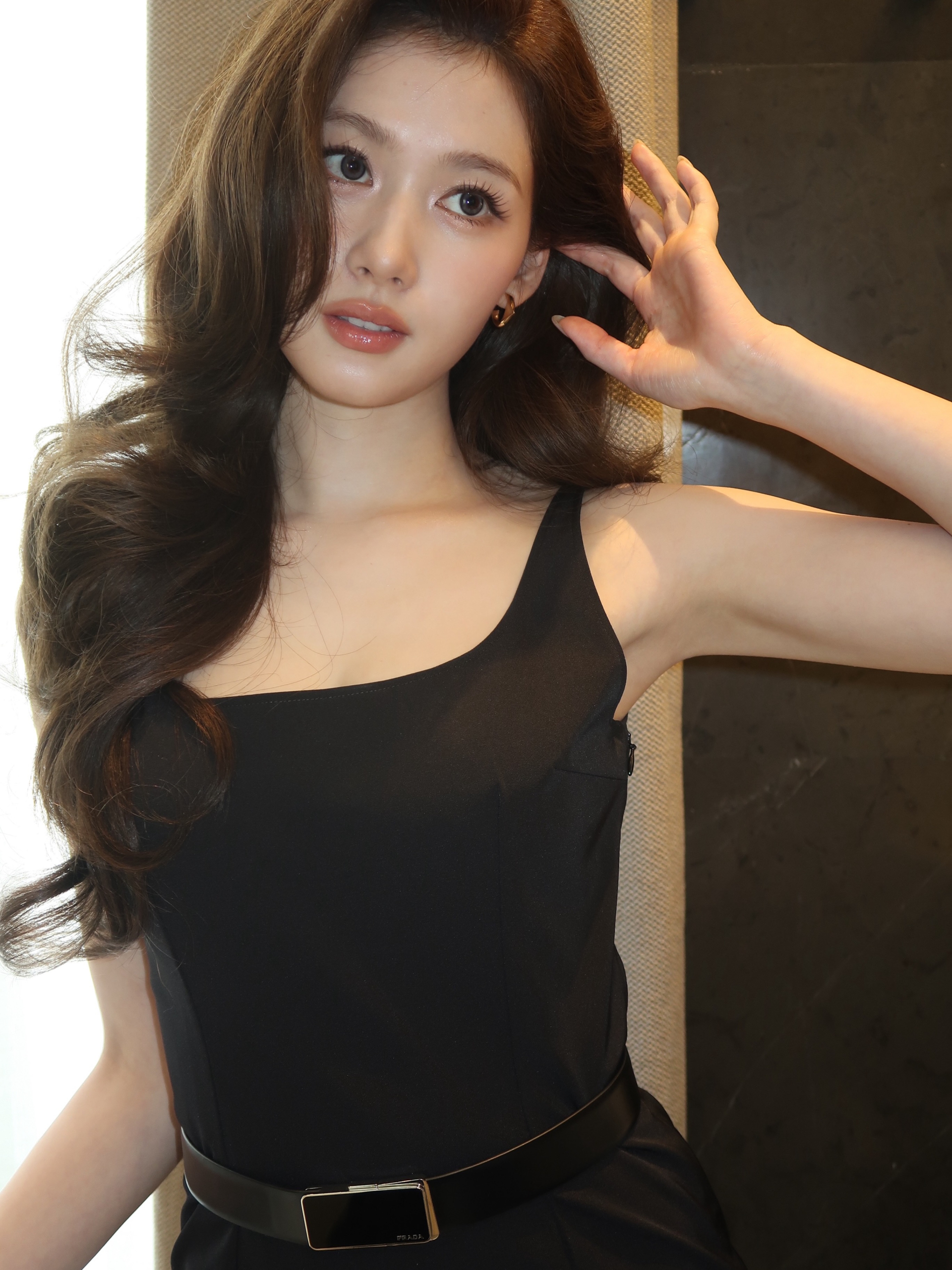 Nhan sắc vạn người m&ecirc; của Sana TWICE tại Tuần lễ thời trang Milan chinh phục mọi &aacute;nh nh&igrave;n - Ảnh 11.