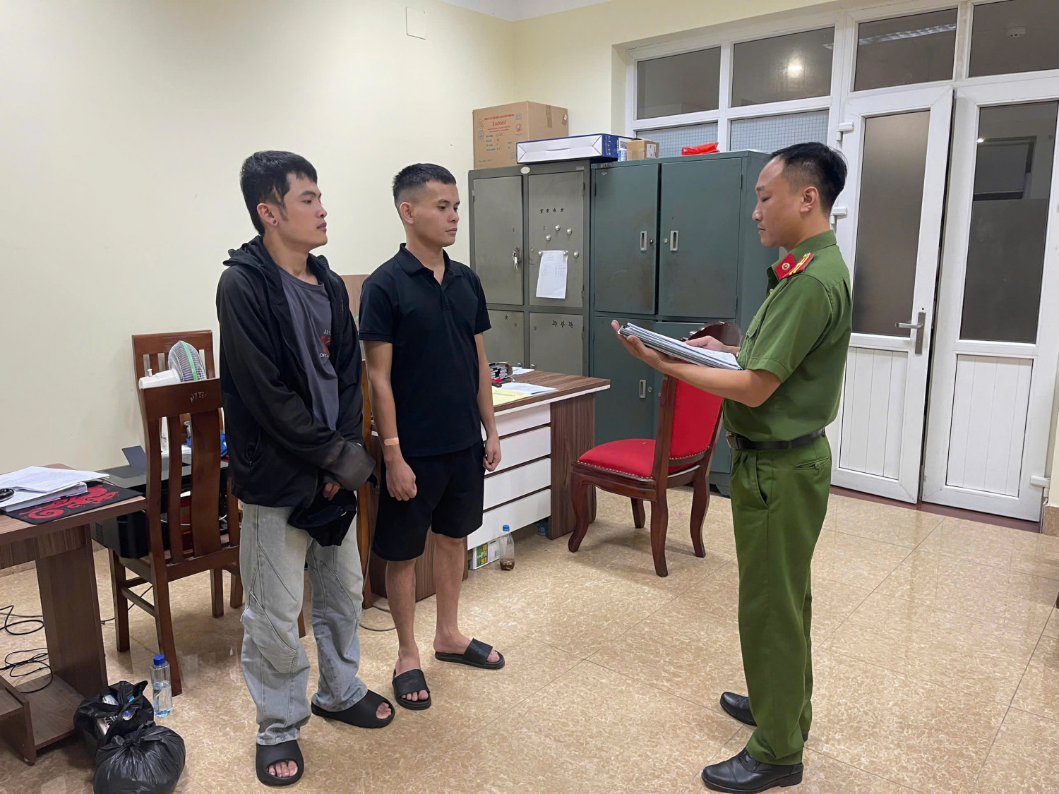Khởi tố Trịnh Công Tuấn và Ngô Đức Trọng vì Lạm dụng tín nhiệm chiếm đoạt tài sản - Ảnh 1. Khởi tố Trịnh Công Tuấn và Ngô Đức Trọng vì Lạm dụng tín nhiệm chiếm đoạt tài sản - Ảnh 1.