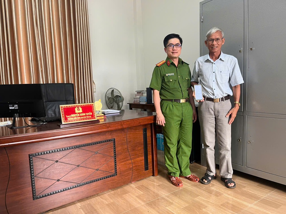 Giao dịch chuyển nhầm 2 . 400 . 000 Đồng: Công an Lâm Đồng vào cuộc xác minh - Ảnh 1. Giao dịch chuyển nhầm 2 . 400 . 000 Đồng: Công an Lâm Đồng vào cuộc xác minh - Ảnh 1.