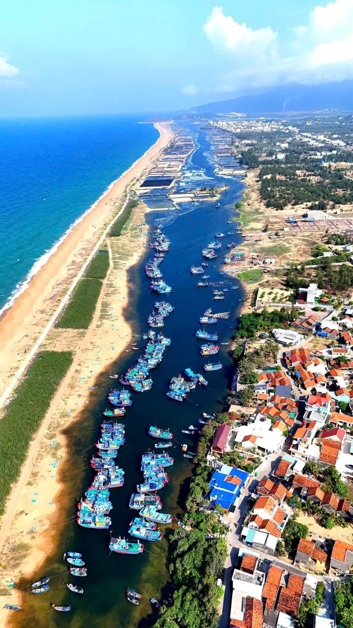 Nghề đ&aacute;nh c&aacute; an nh&agrave;n nơi s&oacute;ng biển Việt Nam v&agrave; những x&oacute;m ch&agrave;i trăm năm tuổi - Ảnh 17.