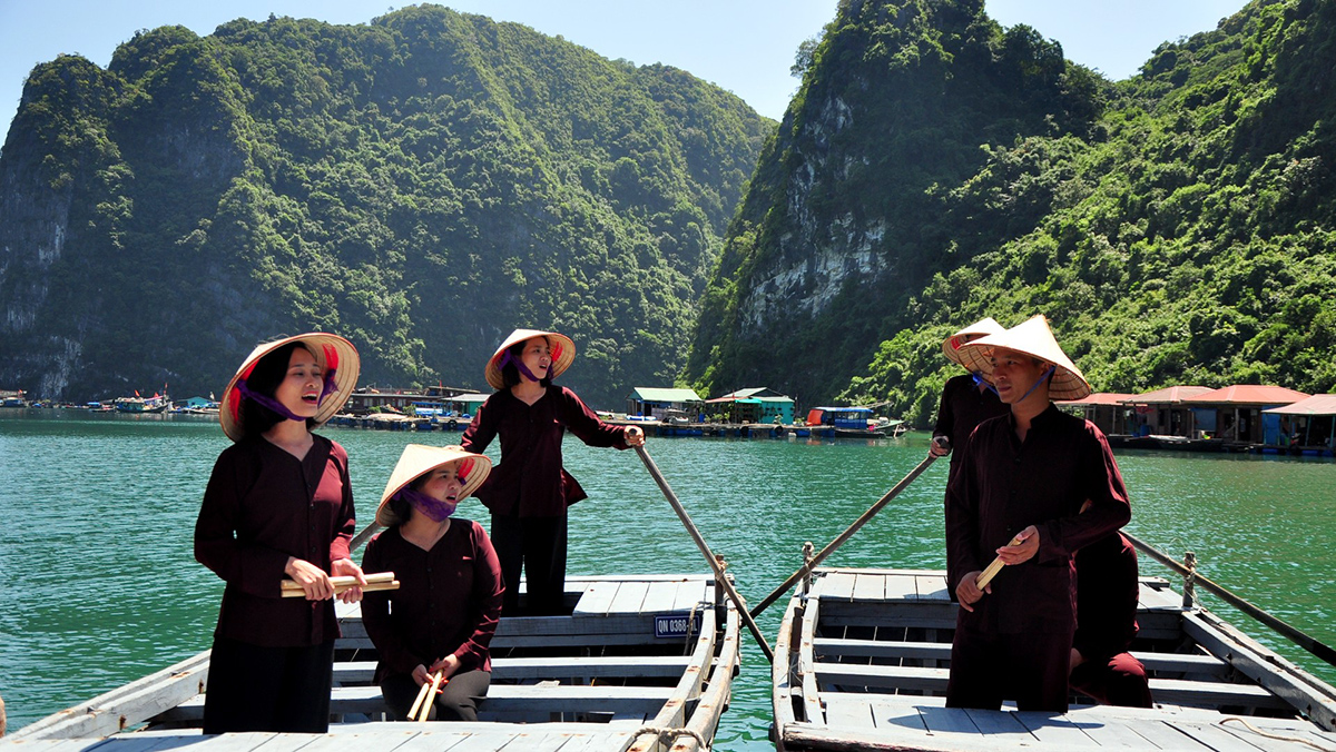 Nghề đ&aacute;nh c&aacute; an nh&agrave;n nơi s&oacute;ng biển Việt Nam v&agrave; những x&oacute;m ch&agrave;i trăm năm tuổi - Ảnh 21.