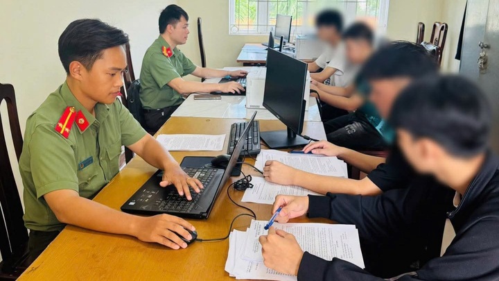 Xử phạt mua b&aacute;n t&agrave;i khoản ng&acirc;n h&agrave;ng 9 người với Tổng số tiền gần 800 triệu đồng - Ảnh 1.