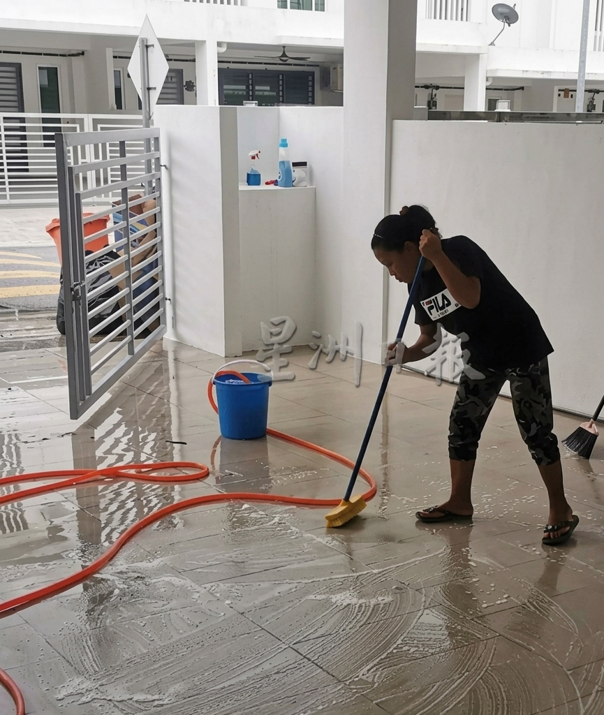 Ph&aacute;t hiện người gi&uacute;p việc c&oacute; khoản tiết kiệm 2,1 tỷ đồng: Biểu hiện bất thường trong group chat - Ảnh 1.