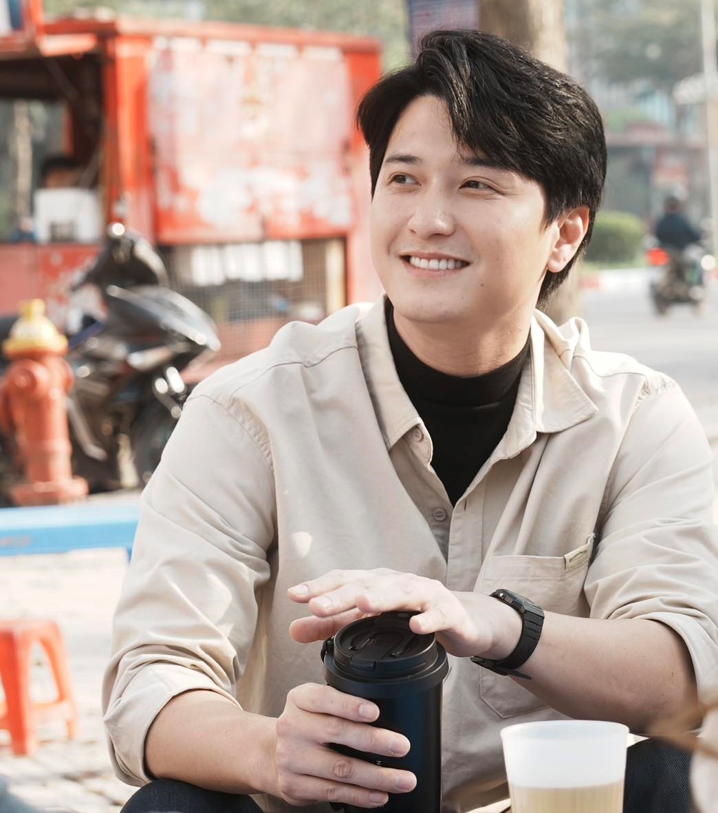 Huỳnh Anh g&acirc;y b&atilde;o với h&igrave;nh ảnh nam thần trong qu&acirc;n phục , khiến fan thổn thức - Ảnh 7.