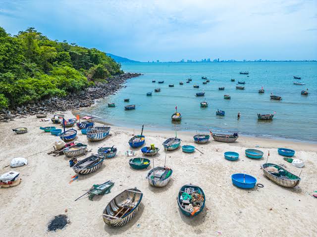 Nghề đ&aacute;nh c&aacute; an nh&agrave;n nơi s&oacute;ng biển Việt Nam v&agrave; những x&oacute;m ch&agrave;i trăm năm tuổi - Ảnh 7.