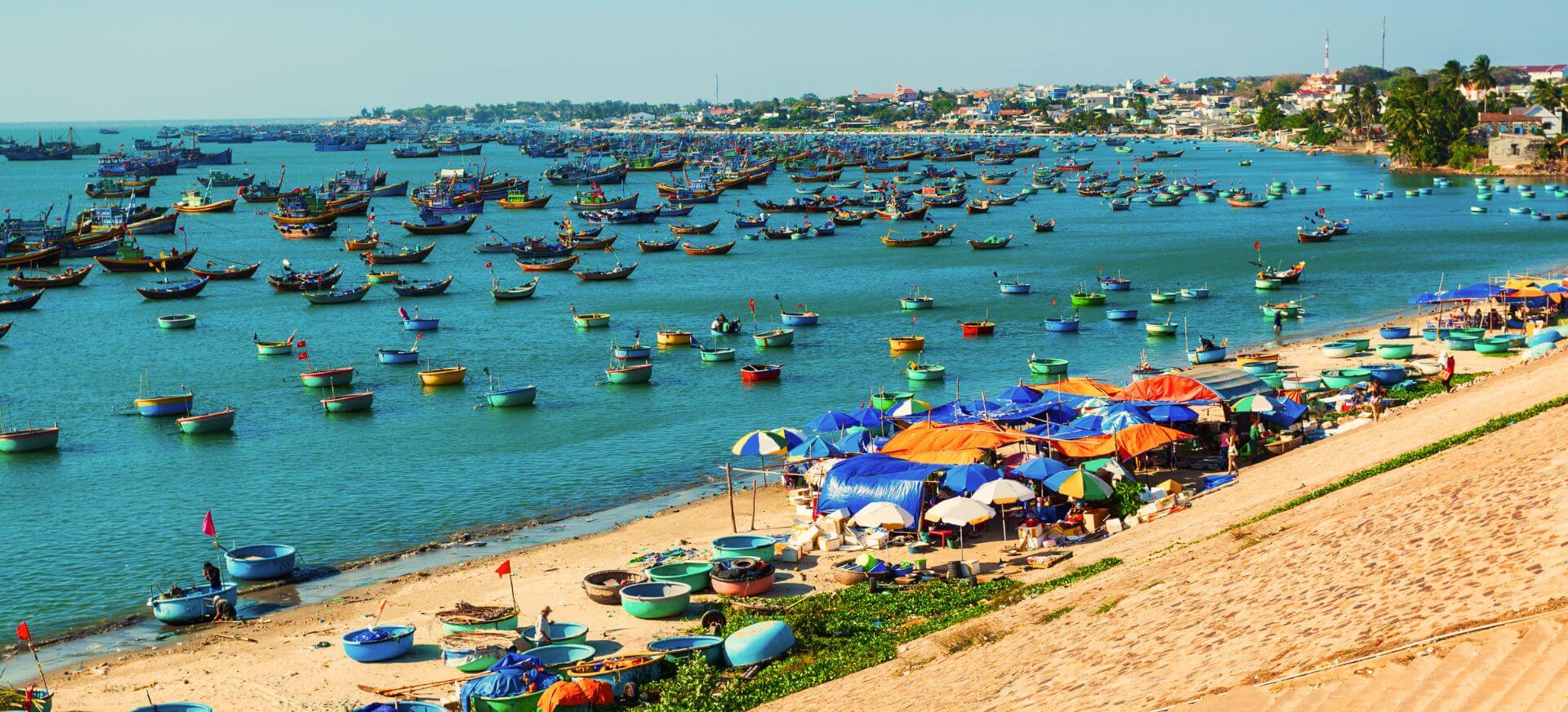 Nghề đ&aacute;nh c&aacute; an nh&agrave;n nơi s&oacute;ng biển Việt Nam v&agrave; những x&oacute;m ch&agrave;i trăm năm tuổi - Ảnh 13.
