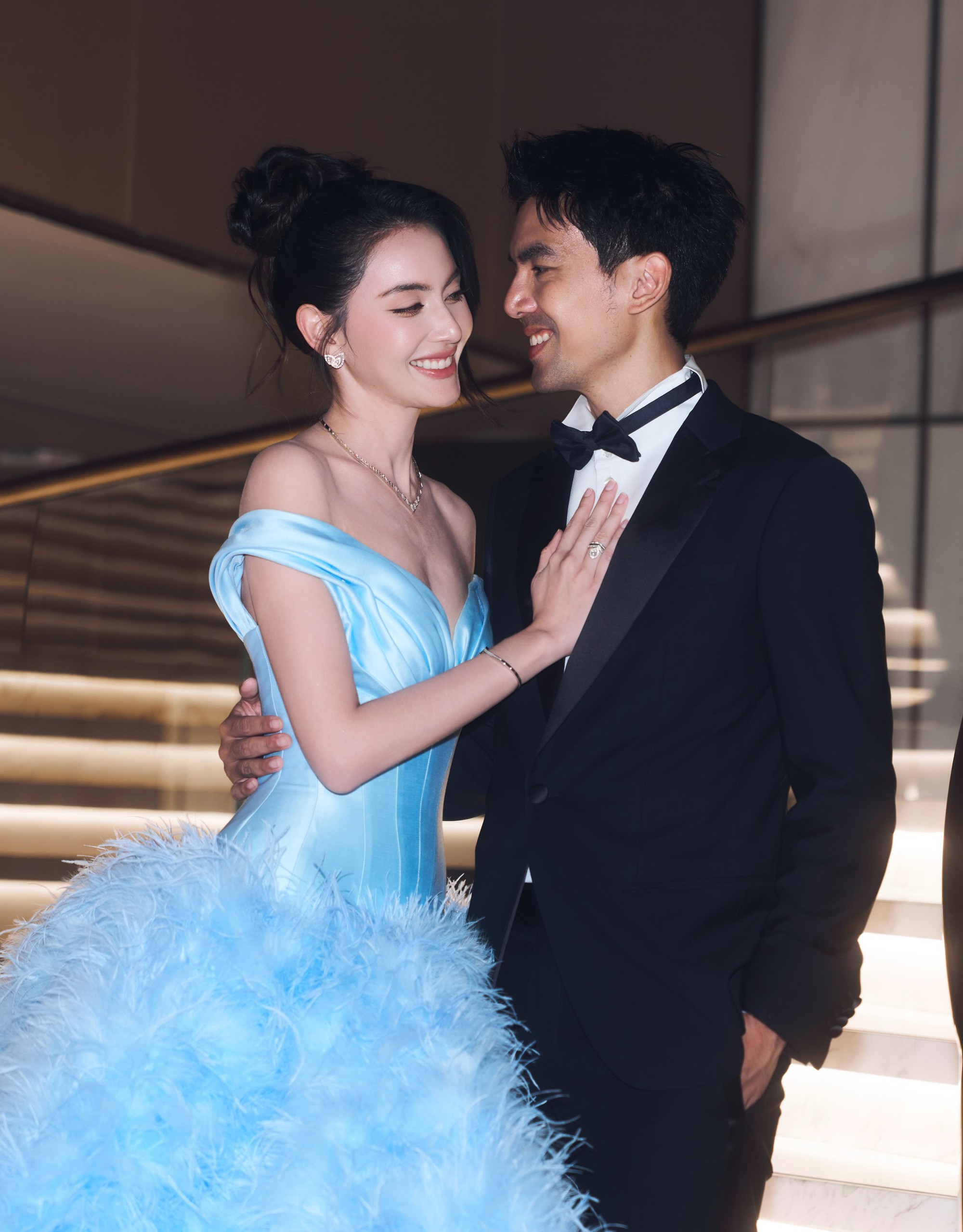 Mai Davika tỏa sáng tại Entertain Awards 2026 trong thiết kế của NTK Việt - Ảnh 7. Mai Davika tỏa sáng tại Entertain Awards 2026 trong thiết kế của NTK Việt - Ảnh 7.