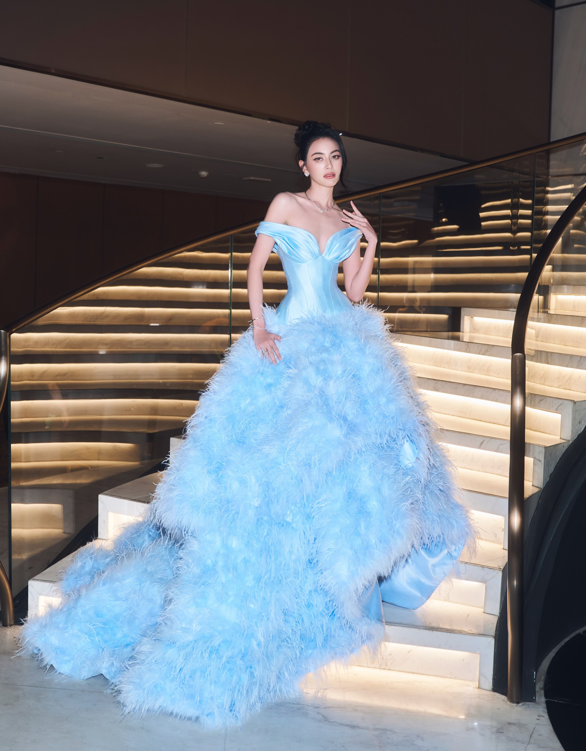 Mai Davika tỏa sáng tại Entertain Awards 2026 trong thiết kế của NTK Việt - Ảnh 2. Mai Davika tỏa sáng tại Entertain Awards 2026 trong thiết kế của NTK Việt - Ảnh 2.