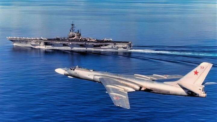 T&agrave;u s&acirc;n bay USS Ranger va chạm với t&agrave;u chở dầu năm 1979 ng&ograve;ai khơi Singapore - Ảnh 1.