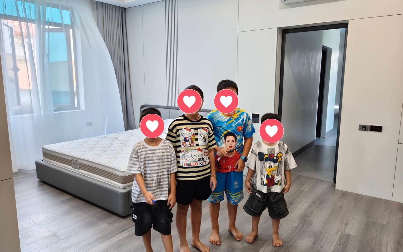 Ph&ograve;ng ngủ hiện đại của Đ&igrave;nh Bắc ở qu&ecirc;: Kh&aacute;m ph&aacute; kh&ocirc;ng gian sống của Cầu thủ trẻ 2026 - Ảnh 5.